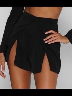 Meshki Women’s Whimsigoth Amyra Black Split Thigh High-Rise Shorts Size Medium